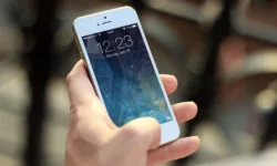 Why is it important to design a blog properly for mobile devices?